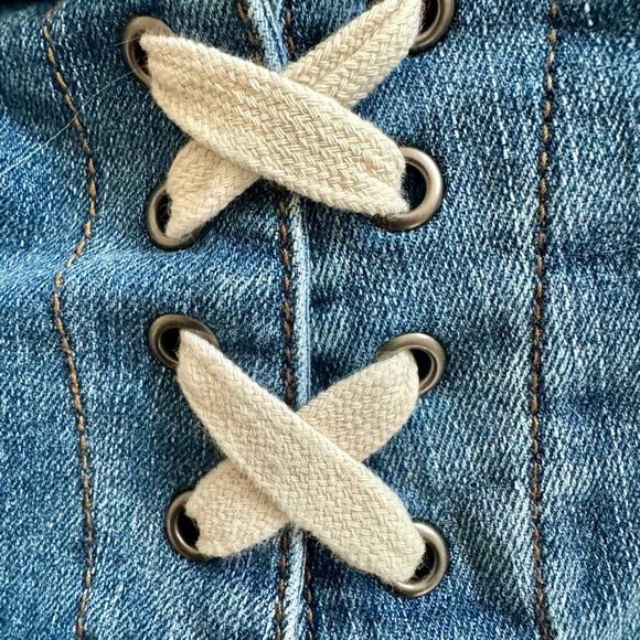 New Ocean Drive Denim Distressed Women's Shorts SZ: 9 - Picture 4 of 6